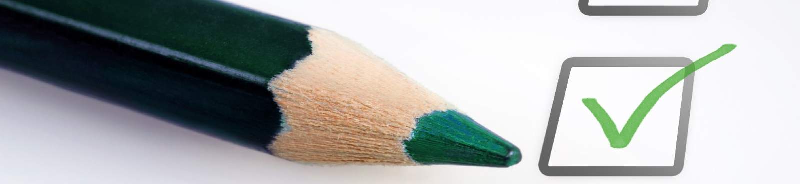 Foto mit einem grünen Farbstift, der eine checkliste abhakt. Die Barrierefreiheit dieser Webseite wurde durch mehrere Maßnahmen für Menschen mit Behinderung umgesetzt..