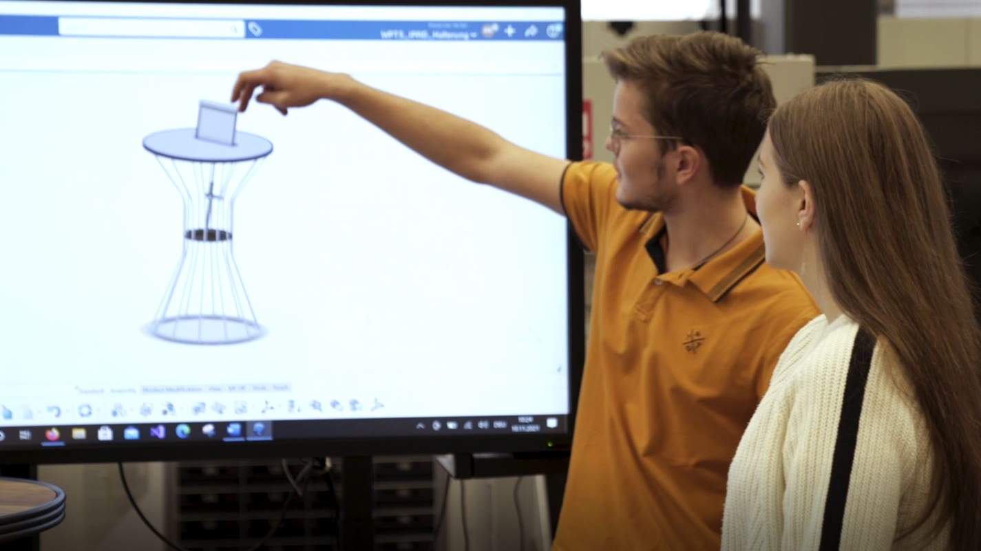 An der HTL Bulme werden Fachkräfte für die regionale Wirtschaft ausgebildet, das "Science Lab" hilft dabei...