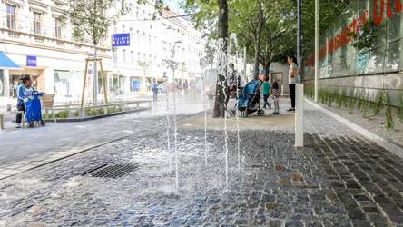 Mehrere Wasserspiele an der Thaliastraße wurden von der EU kofinanziert.