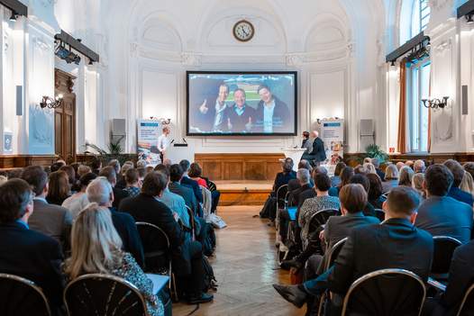 Foto Veranstaltungssaal mit Vortragendem von Lasco GmbH