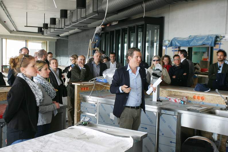 Foto der Führung durch das Restaurant