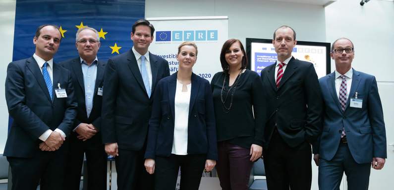 Gruppenfoto mit Staatssekretärin Stessl, Landesrätin Eisenkopf, Landtagsabgeordneten Mandl, dem Leiter der Kommissionsvertretung in Österreich Wojahn, dem Leiter der Parlamentsvertretung in Österreich Pfeifer, ÖROK-Geschäftsführer Roßbacher und Se