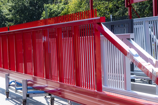 Außenaufnahme fertiger Torsysteme