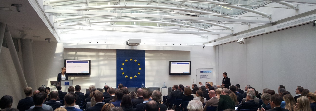 Das Foto zeigt Frau Staatssekretärin Sonja Stessl bei ihrer Eröffnungsrede der IWB/EFRE Auftaktveranstaltung im Haus der EU in Wien.